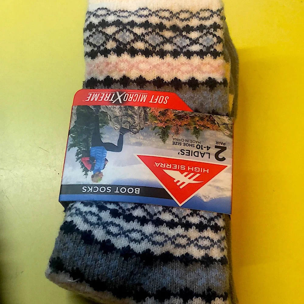 AE and High Sierra Woman’s Socks-3 pair NWT